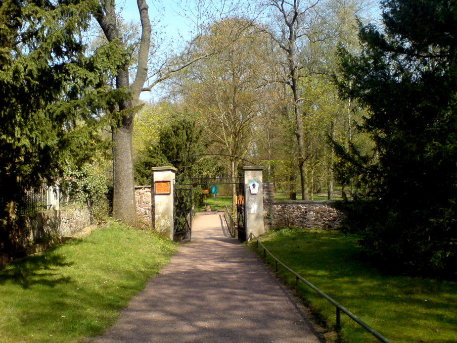 Eingangstor Schlosspark Ostrau