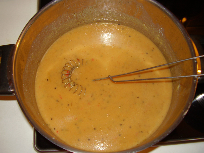 Fertige Sauce zum Zwiebelgemüse