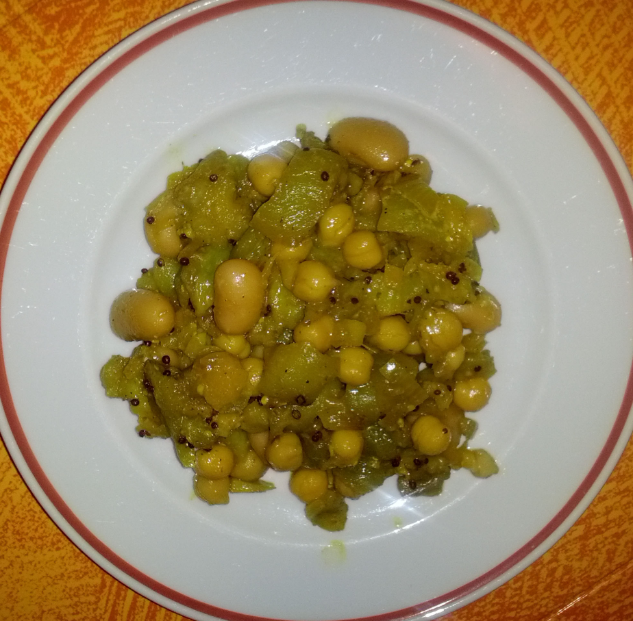 Auberginen-Hülsenfrüchte indisch