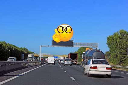 Riesen-Post-Its - gemacht, um uns zu besseren, bedachtsameren Autofahrern zu machen... | © © helenedevun fotolia.de Riesen-Post-Its - gemacht, um uns zu besseren, bedachtsameren Autofahrern zu machen...