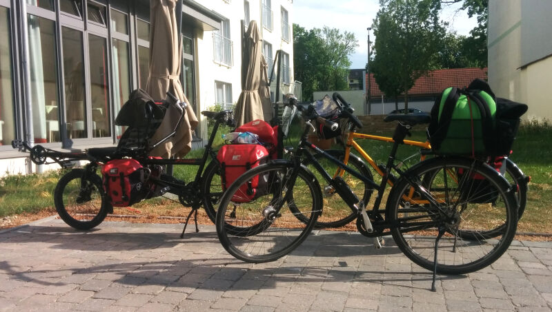 Unsere Fahrräder mit Gepäck vor dem Hotel in Bad Langensalza Unsere Fahrräder mit Gepäck vor dem Hotel in Bad Langensalza