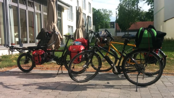 Unsere Fahrräder mit Gepäck vor dem Hotel in Bad Langensalza