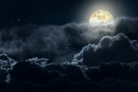 Der Mond hinter Wolken - kann ich seine Schönheit einen Moment lang ganz erfassen? | © Zacarias da Mata | fotolia.de Der Mond hinter Wolken - kann ich seine Schönheit einen Moment lang ganz erfassen?