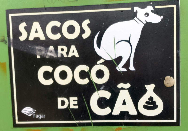 Hundeschild in Portugal