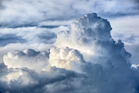 Die Wolken verbergen den Himmel | © Patou Ricard auf Pixabay Die Wolken verbergen den Himmel