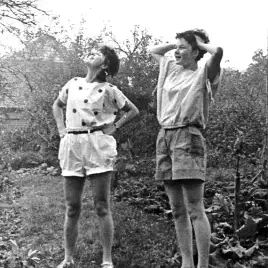 Mode in der DDR | selbstentworfen und selbstgeschneidert | Punkte aus Kartoffeldruck