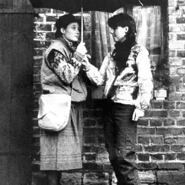 Mode in der DDR | selbstentworfen und selbstgeschneidert, sogar Ledertasche war selbstgenäht, Weste und Hose selbstgesteppt, gefärbt, Jacke aus Plastikfolien