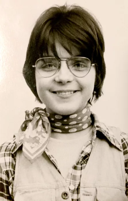 Christiane mit Jeansweste aus dem Westen